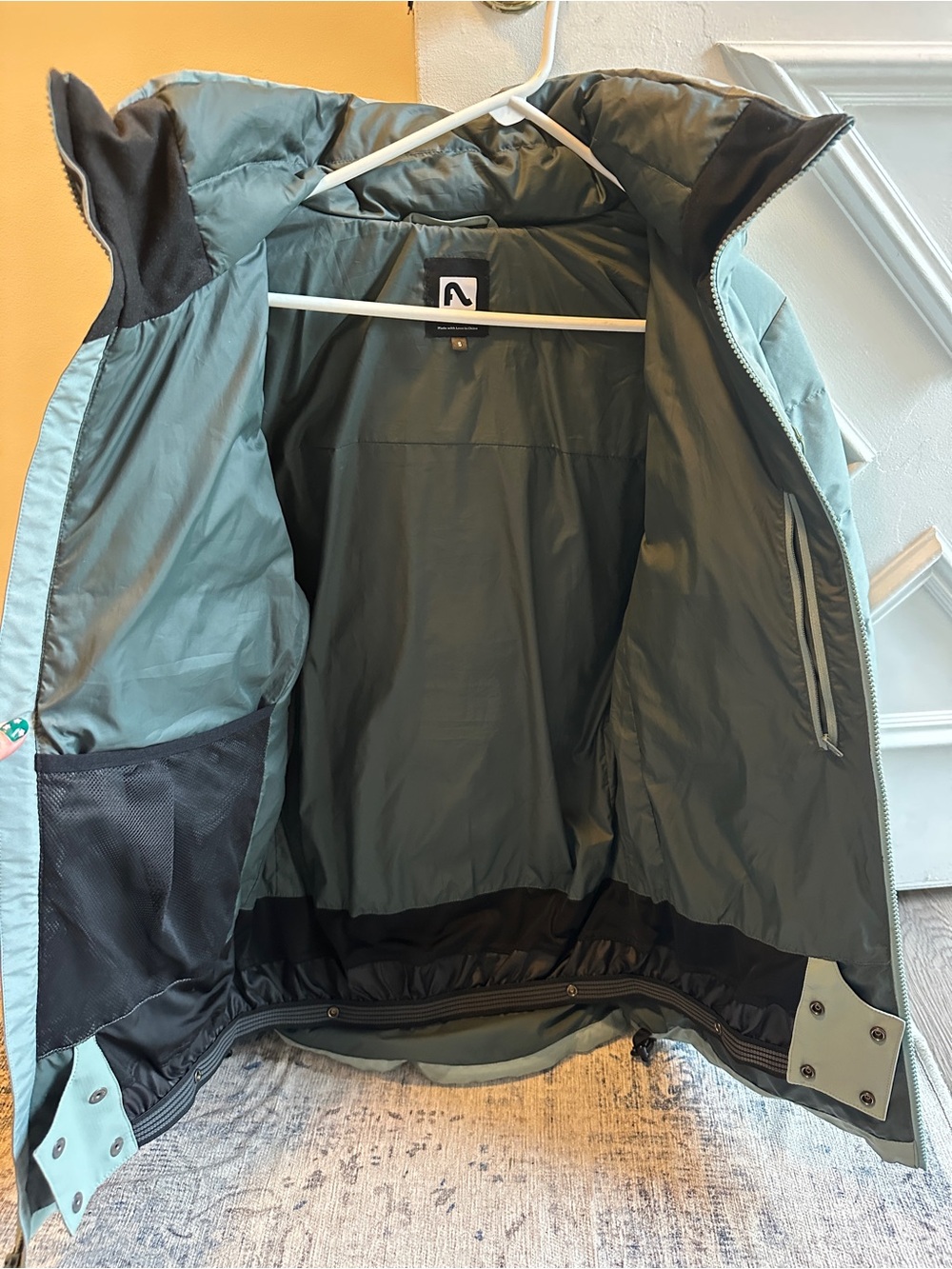 Flylow down jacket - Picture 4 of 8